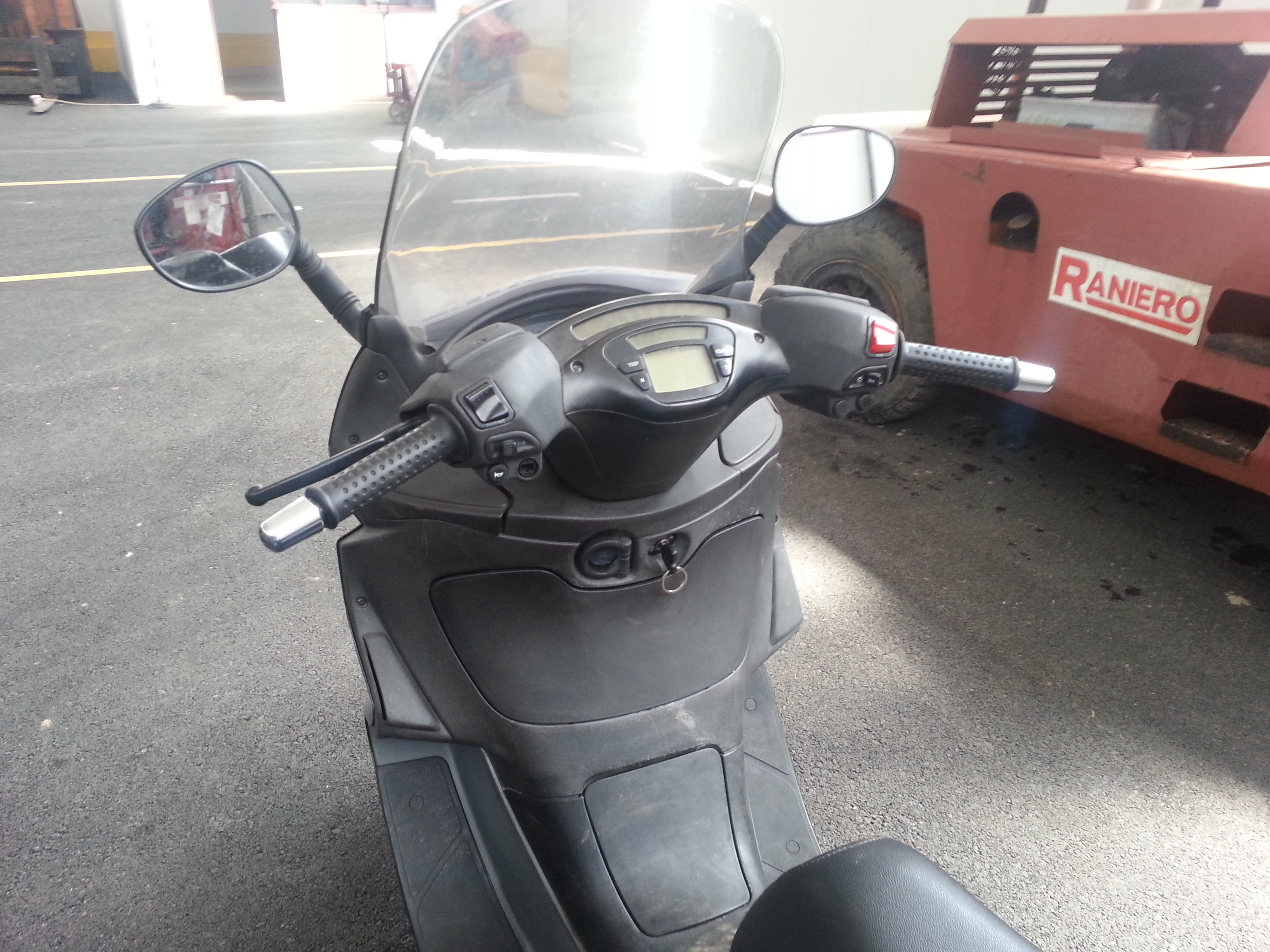 Skuter Piaggio X9